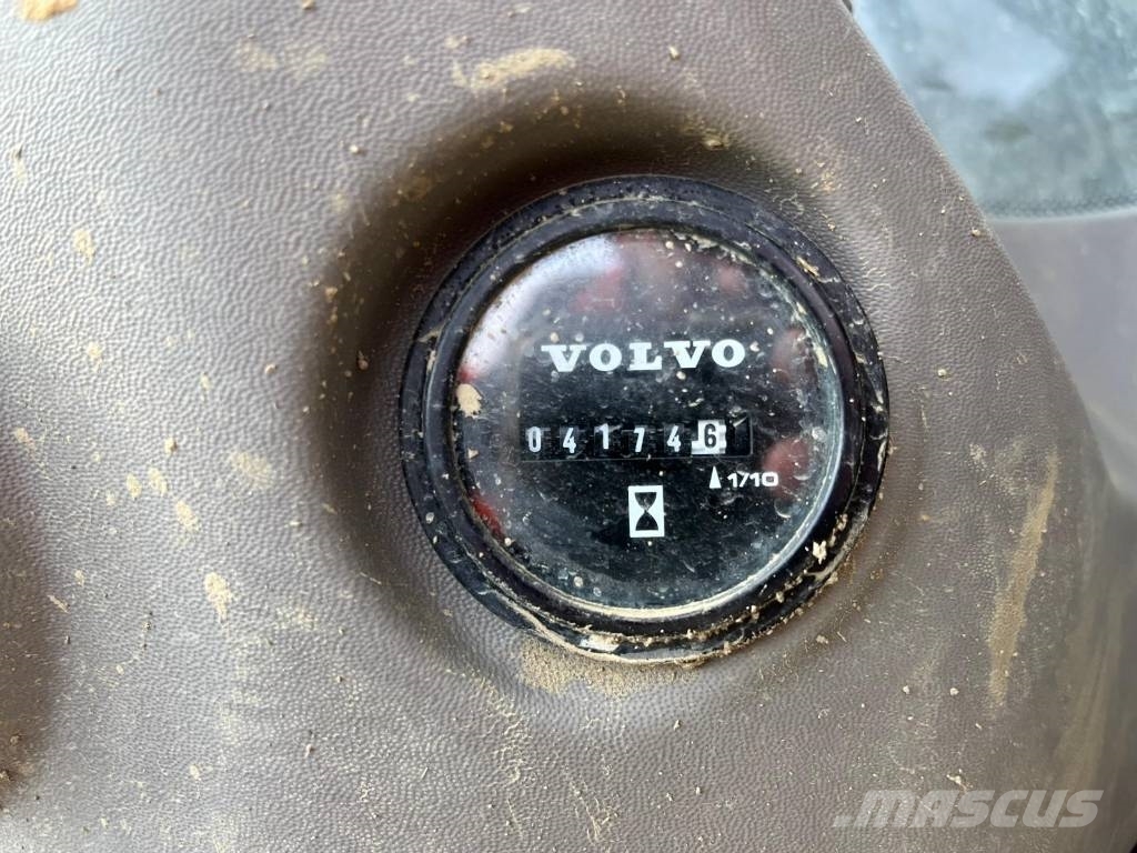 Volvo ECR145EL Гусеничні екскаватори