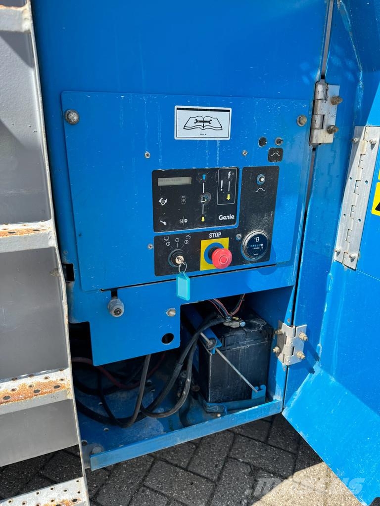 Genie GS4390 RT GS4390 RT Ruwterrein schaarhoogwerker sc 剪叉式升降机