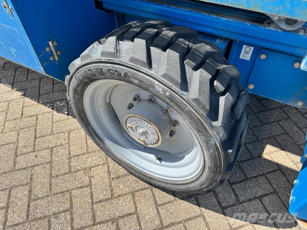Genie GS4390 RT GS4390 RT Ruwterrein schaarhoogwerker sc 剪叉式升降机
