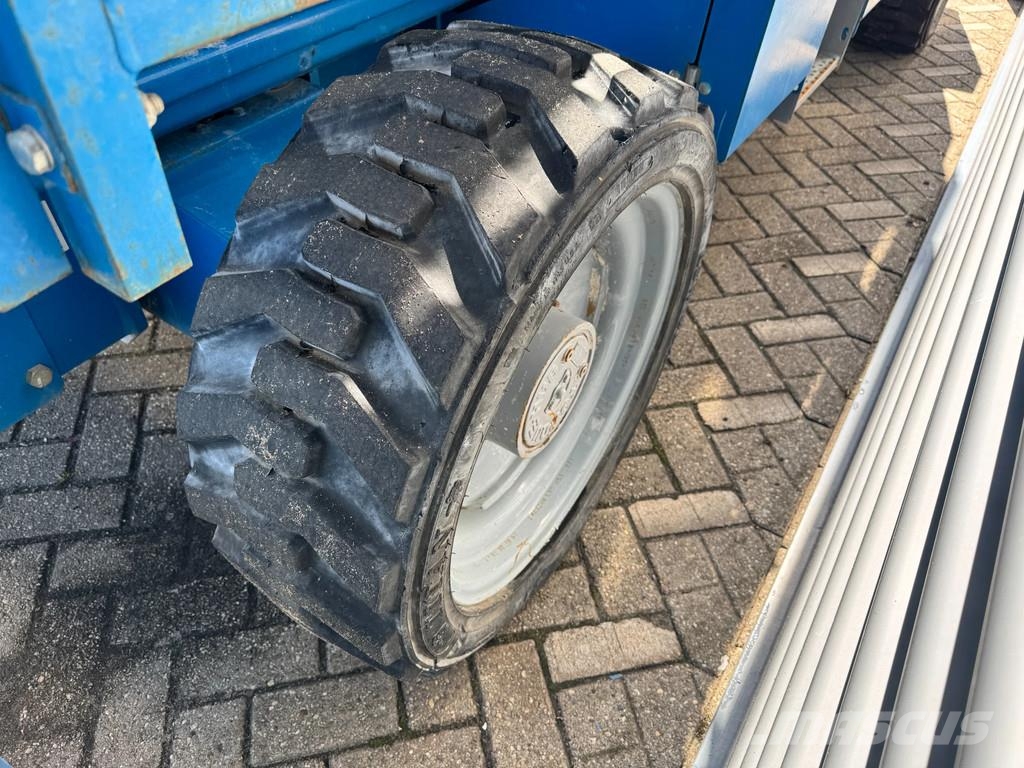 Genie GS4390 RT GS4390 RT Ruwterrein schaarhoogwerker sc 剪叉式升降机