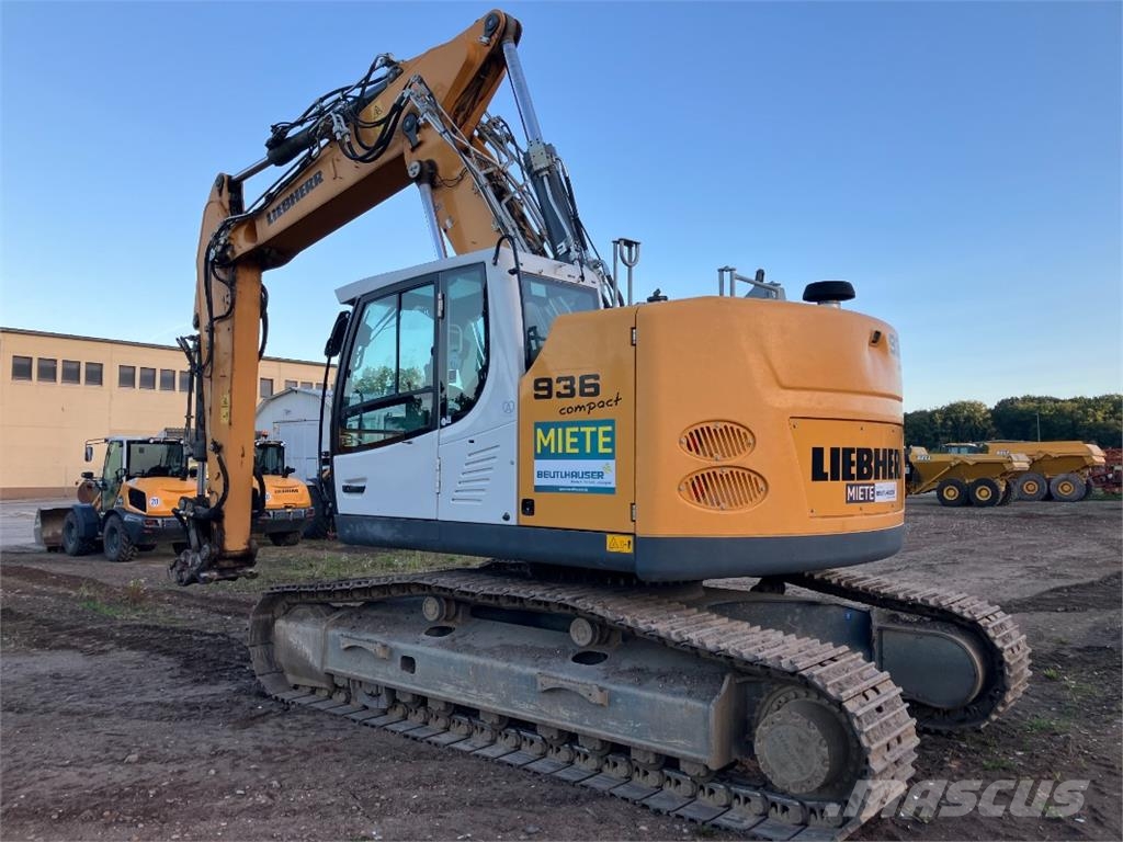 Liebherr R936 compact Bagri goseničarji