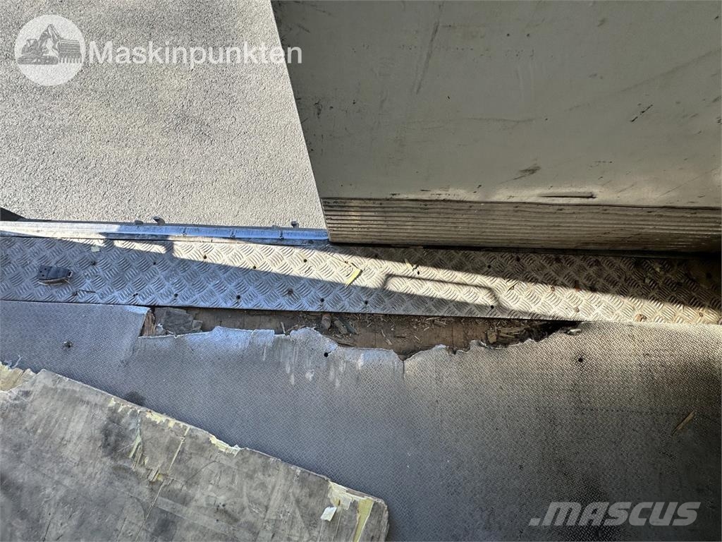 NTM Täckt Släpvagn Prikolice sa sandukom