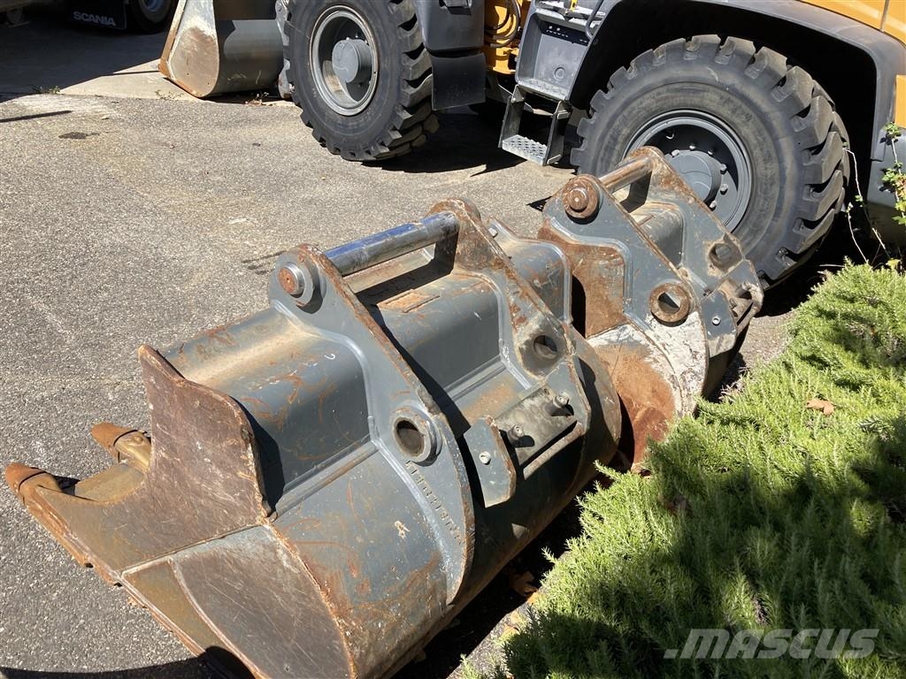 Liebherr R 920 Compact Litronic Pelle sur chenilles