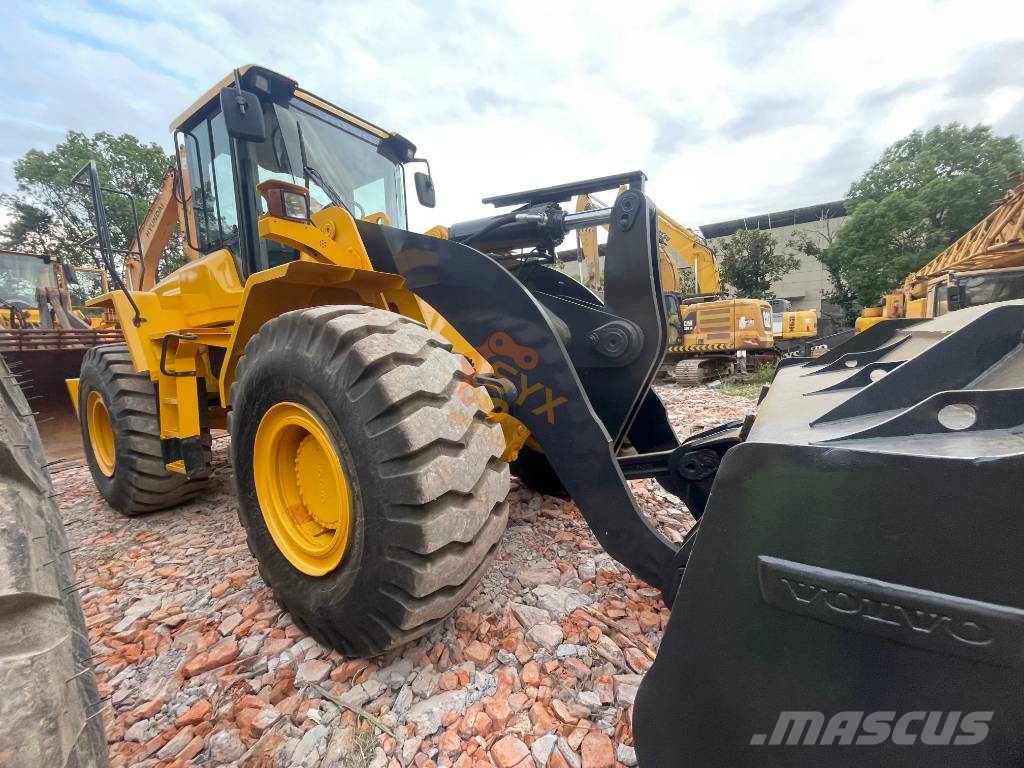 Volvo L 120 휠로우더