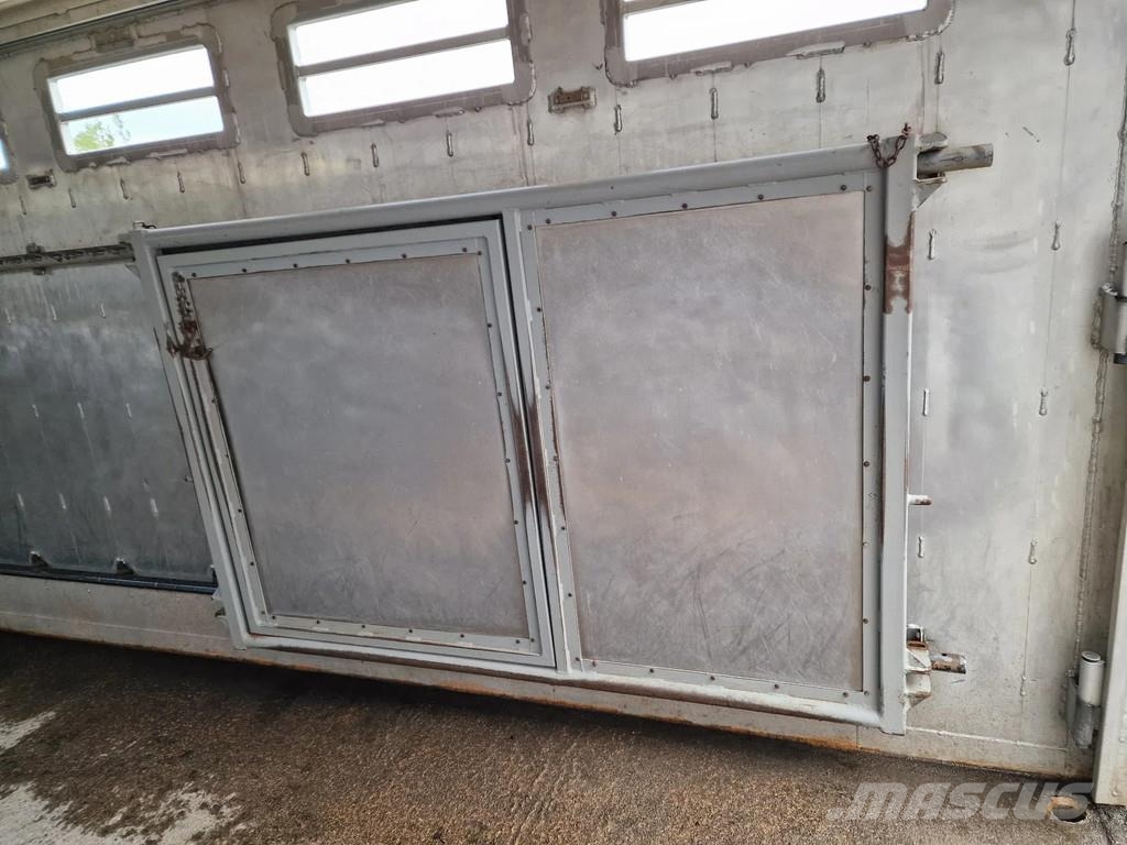 Volvo FH 13.420 6x2 - 1 deck livestock - Manual gearbox Tovornjaki za prevoz živine