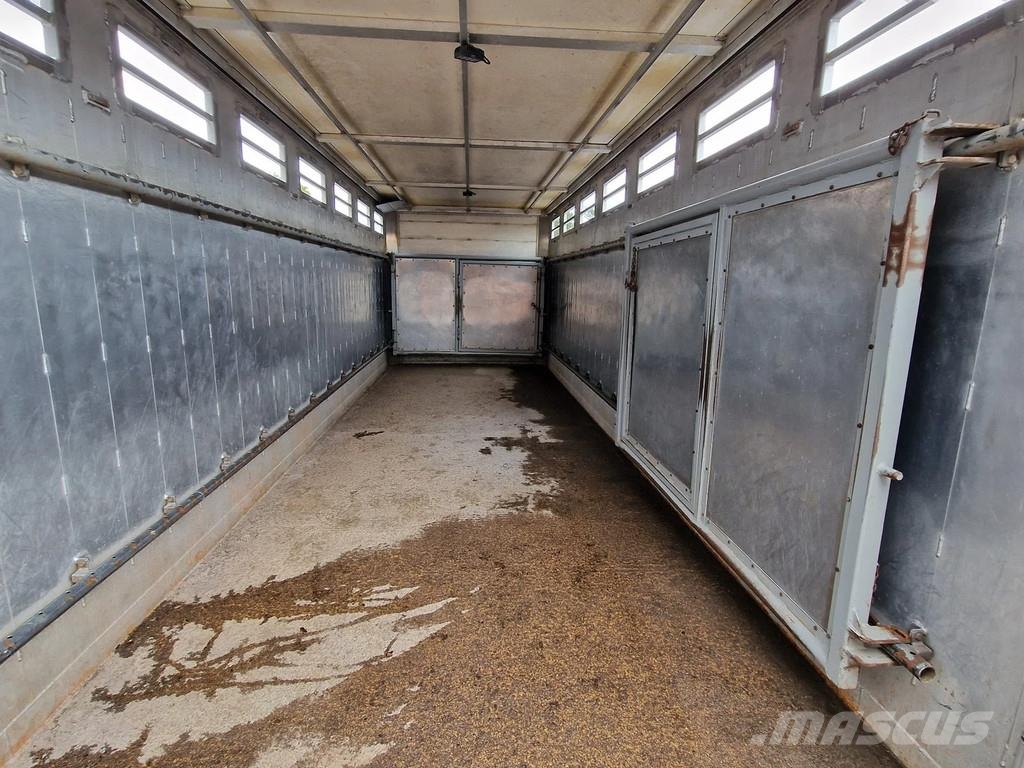Volvo FH 13.420 6x2 - 1 deck livestock - Manual gearbox Tovornjaki za prevoz živine
