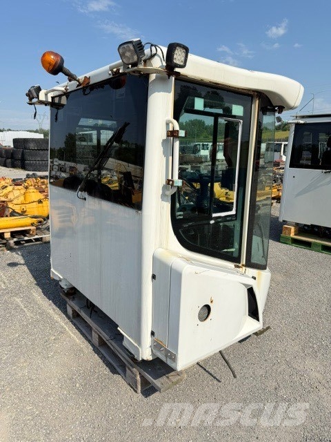 Liebherr L 566 XPower used cab كابينة والداخلية