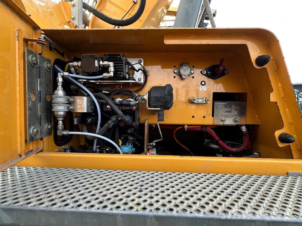 Liebherr R946LC Beltegraver