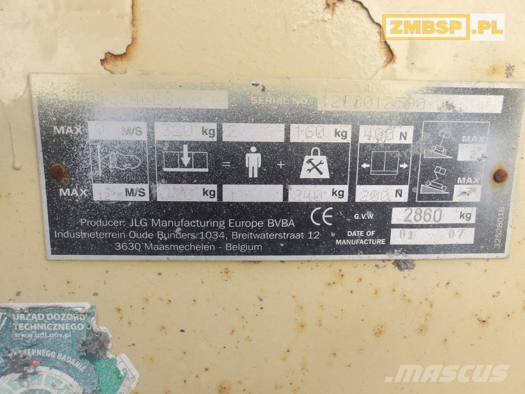 JLG 3246 ES رافعات مقصية الشكل