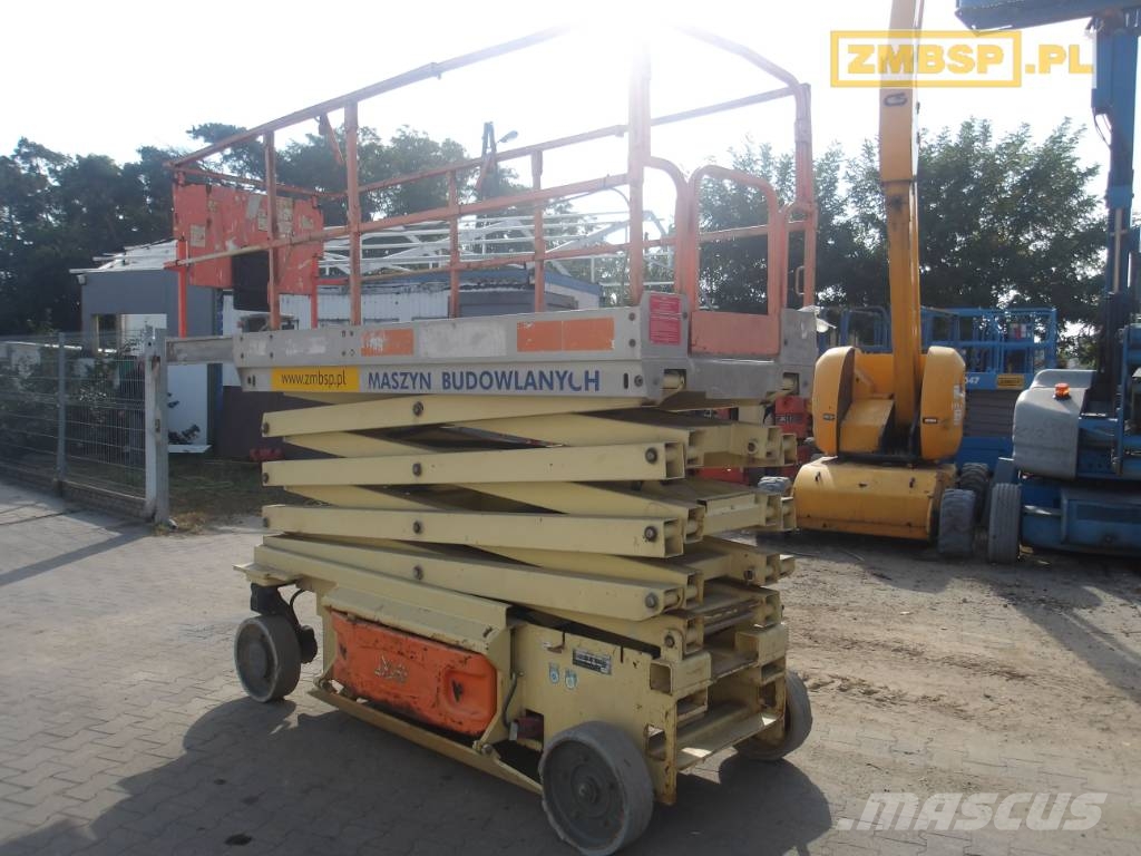 JLG 3246 ES رافعات مقصية الشكل