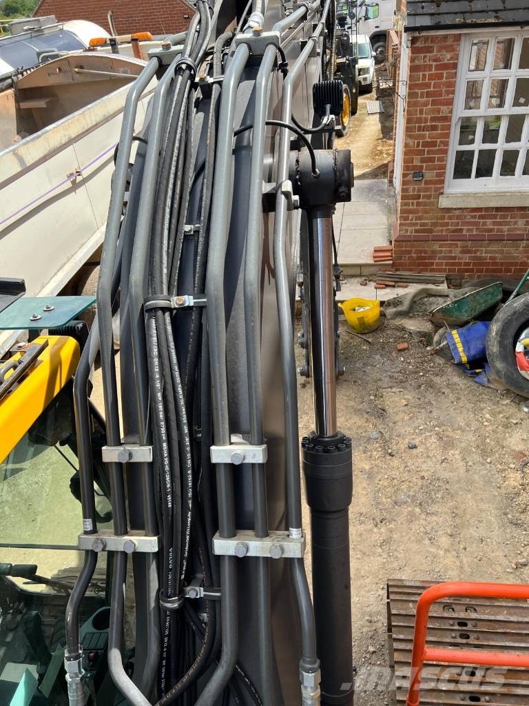 Volvo EC 140 Гусеничні екскаватори