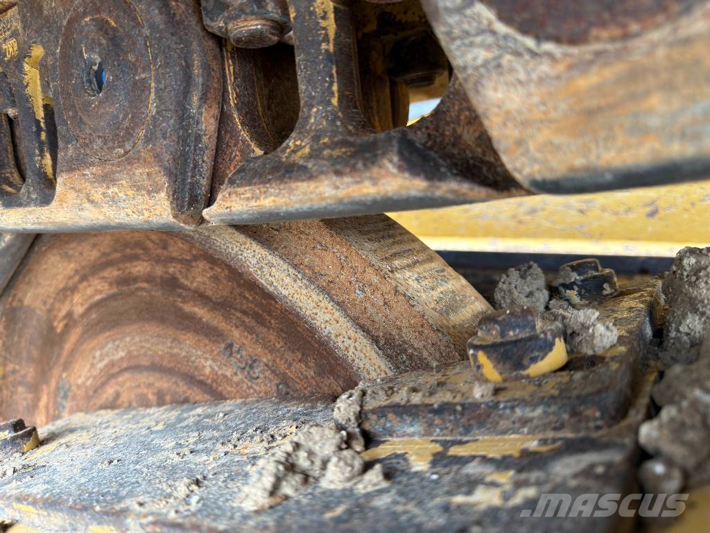 CAT D5 LGP Telaketjupuskutraktorit