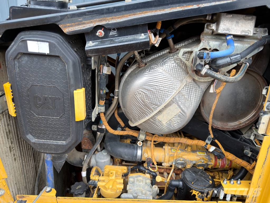 CAT D5 LGP Telaketjupuskutraktorit