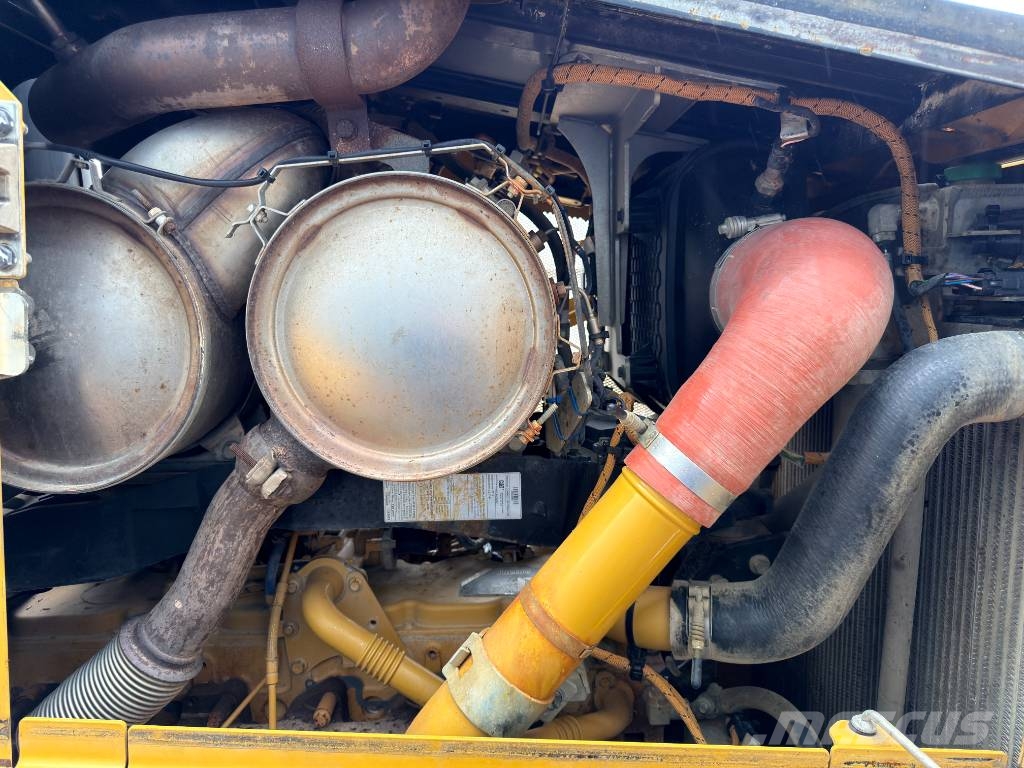 CAT D5 LGP Telaketjupuskutraktorit