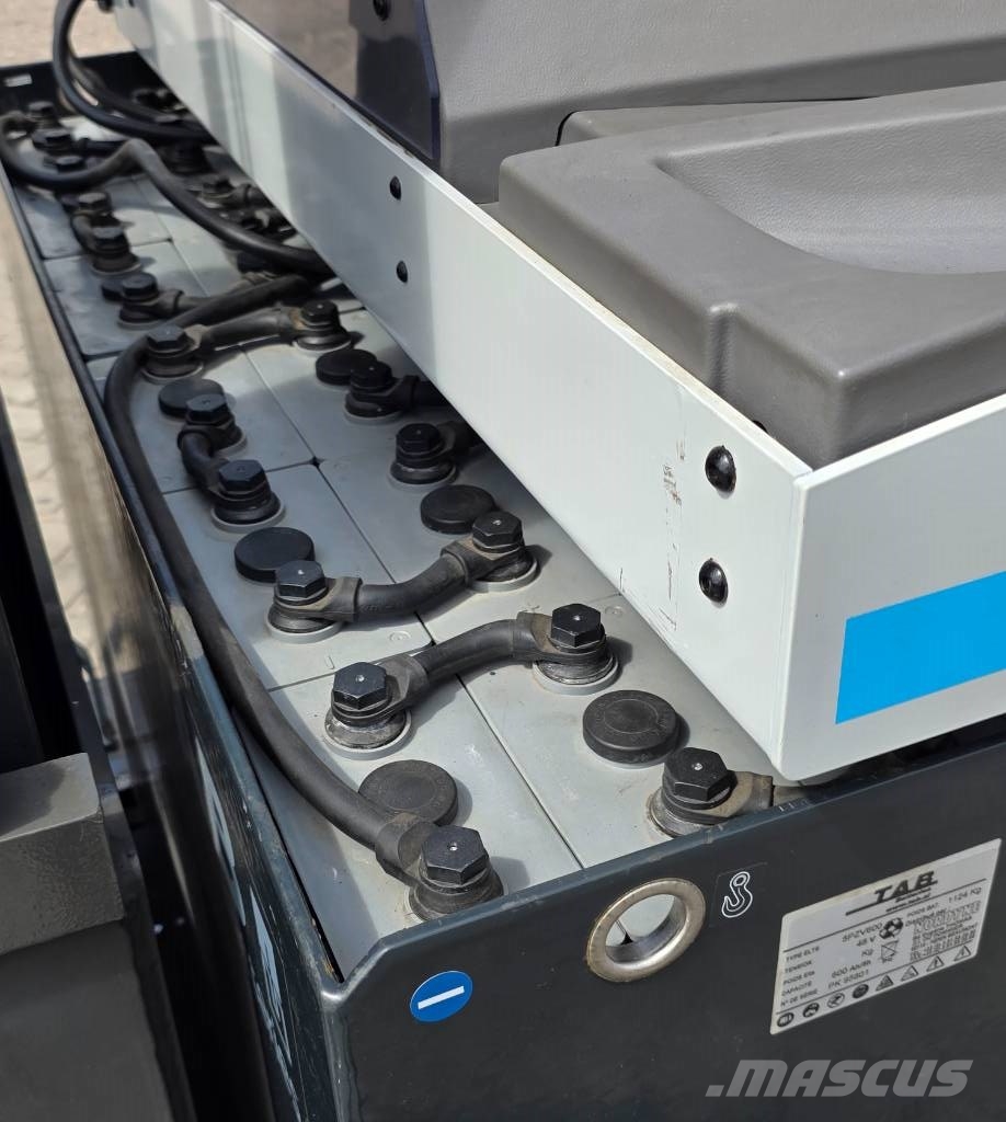 UniCarriers UFW 250 DTFVRF 705 شاحنة المناولة رباعية الاتجاهات