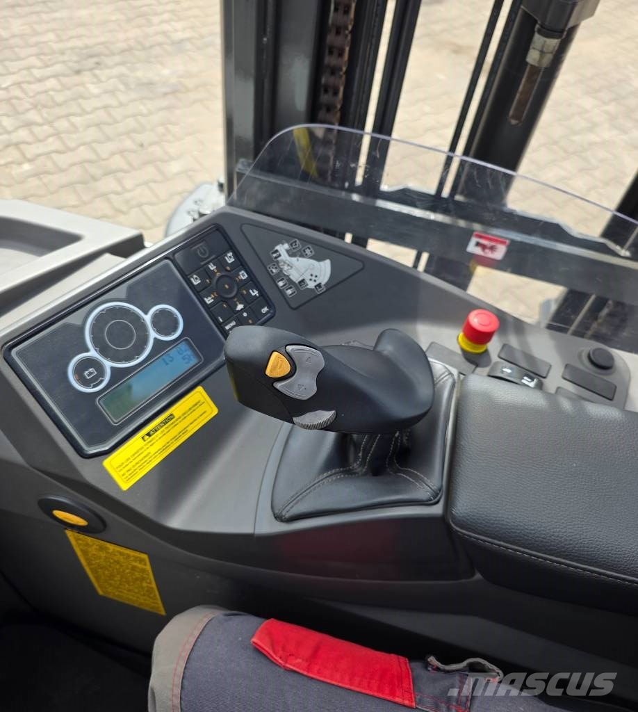 UniCarriers UFW 250 DTFVRF 705 شاحنة المناولة رباعية الاتجاهات