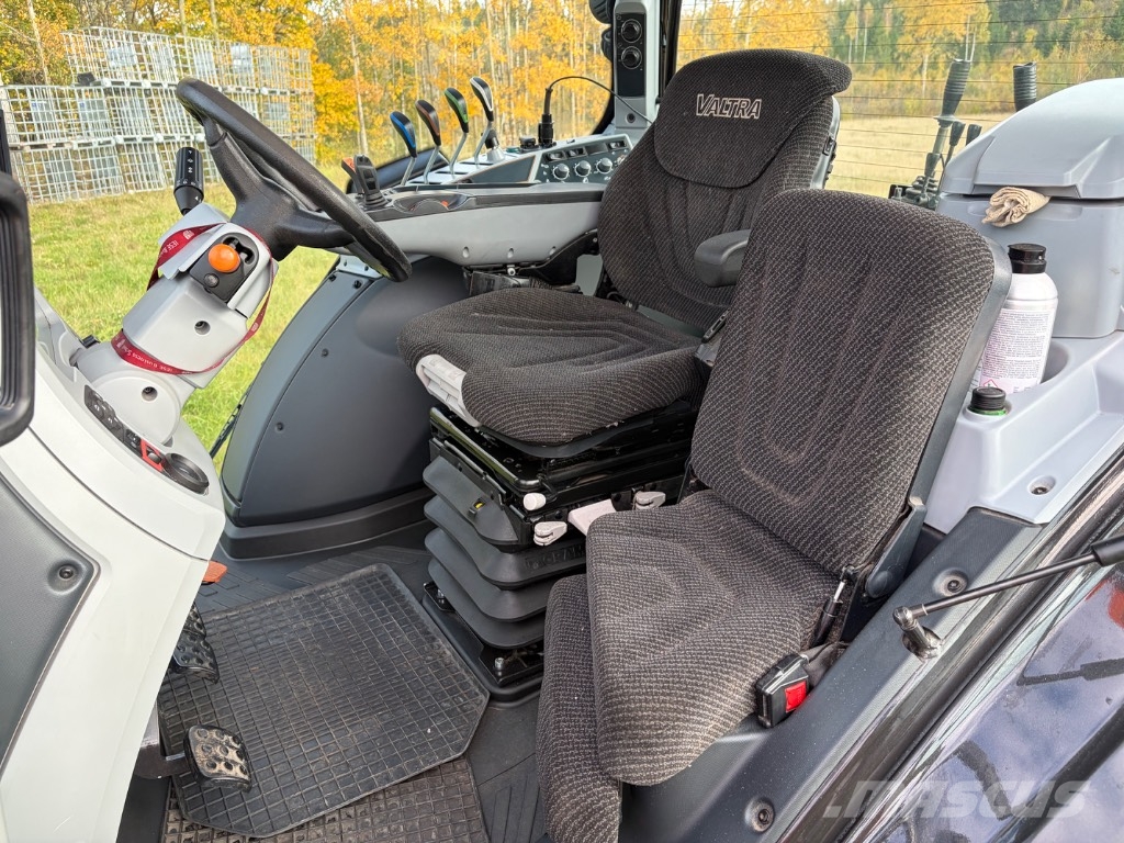 Valtra T 174 Traktori
