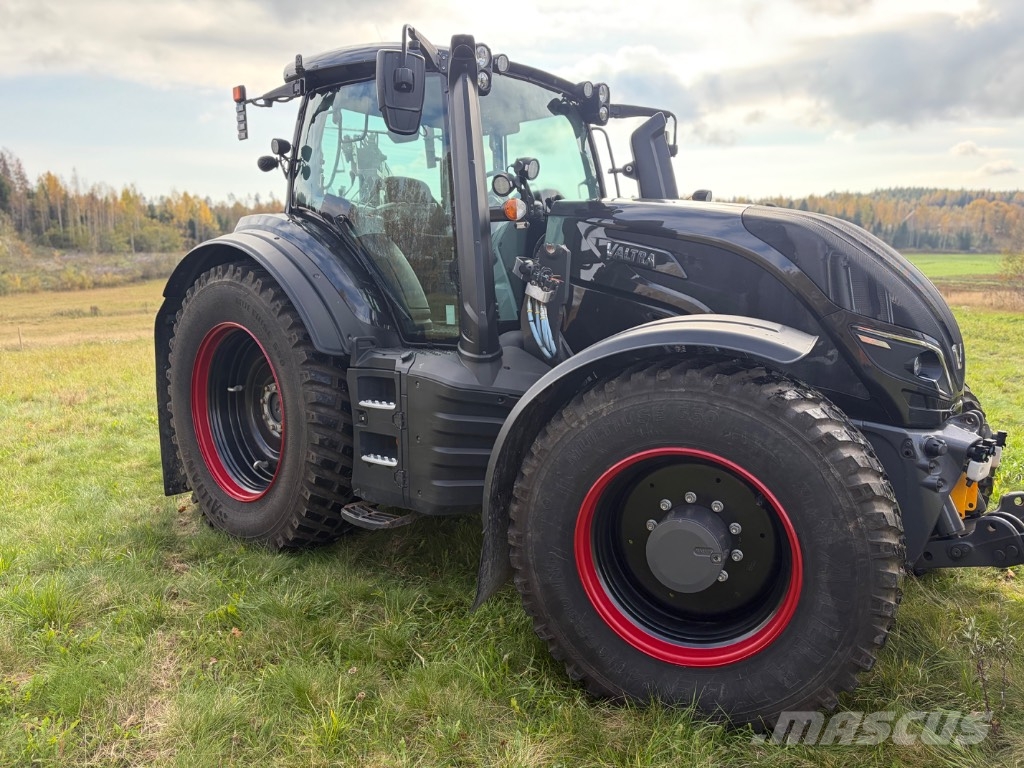 Valtra T 174 Traktori