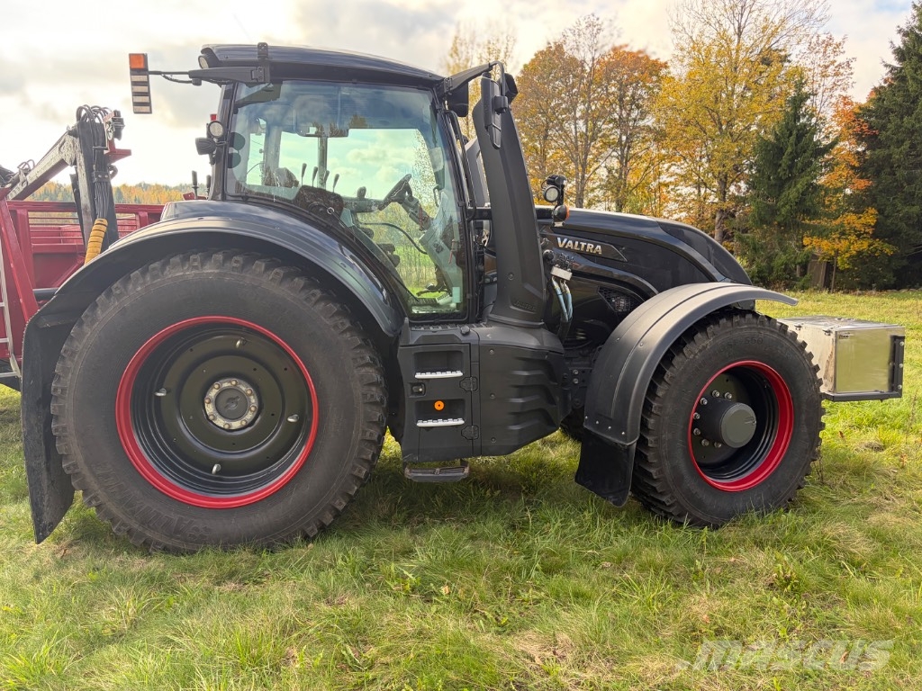 Valtra T 174 Traktori