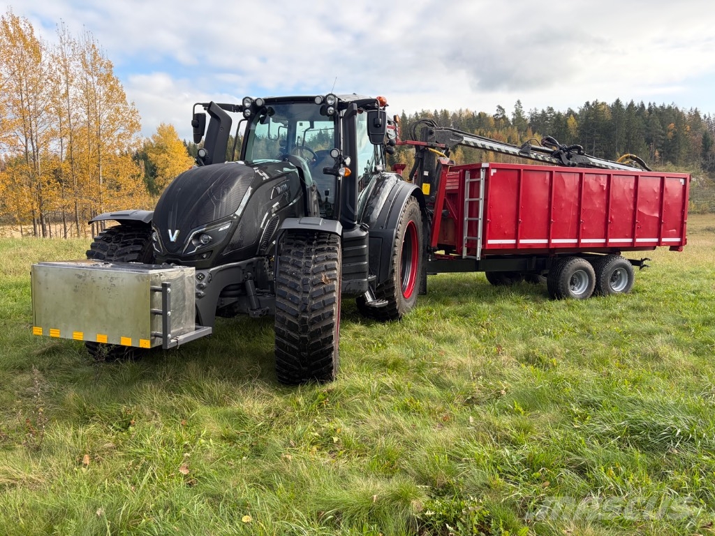 Valtra T 174 Traktori