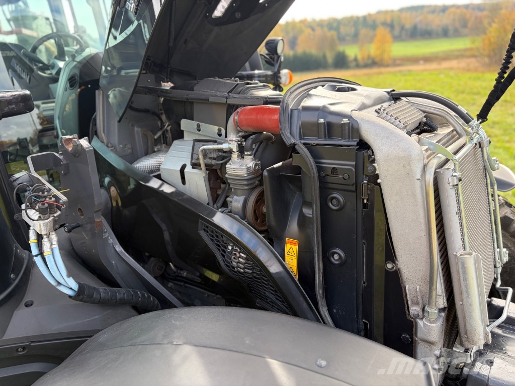 Valtra T 174 Traktori