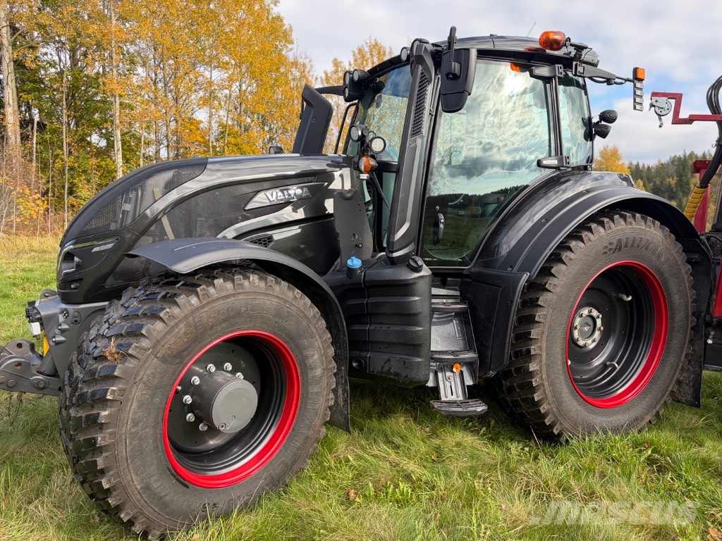 Valtra T 174 Traktori
