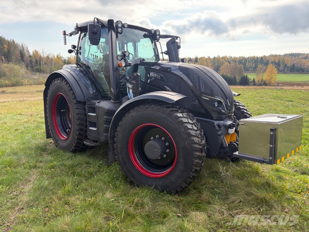 Valtra T 174 Traktori