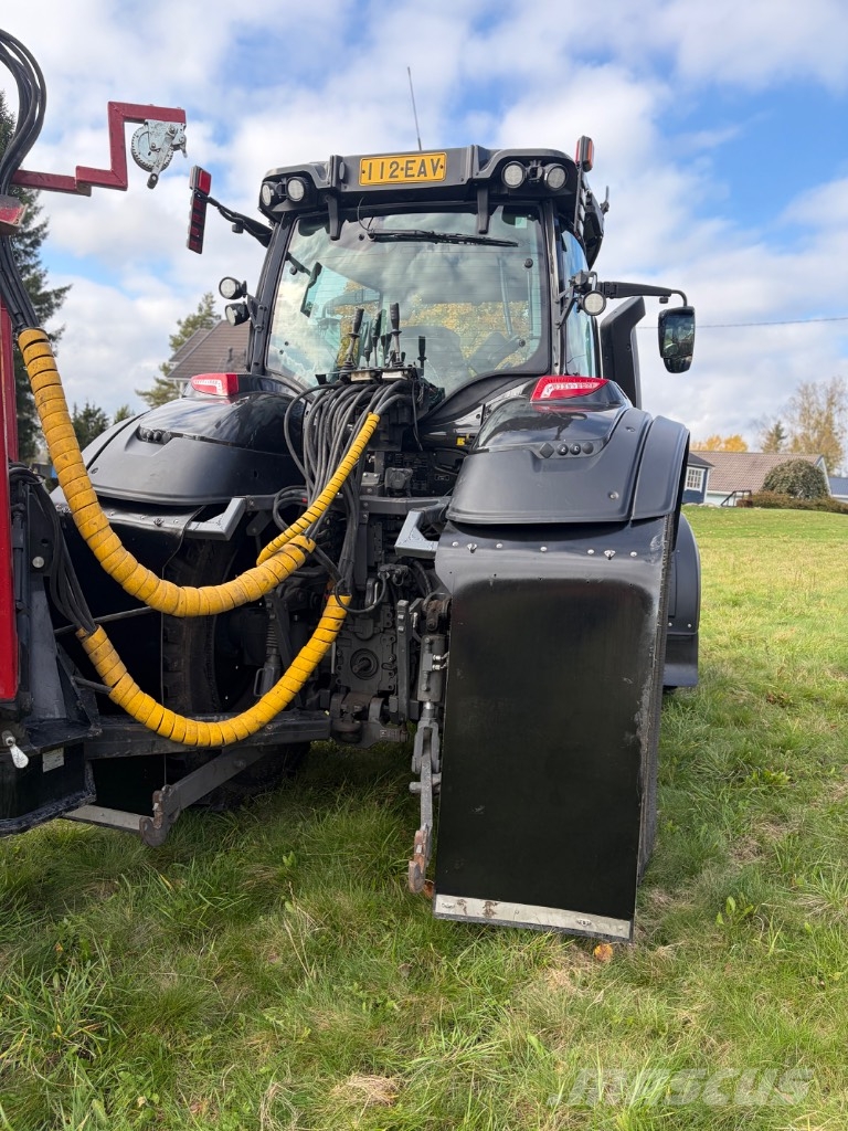 Valtra T 174 Traktori
