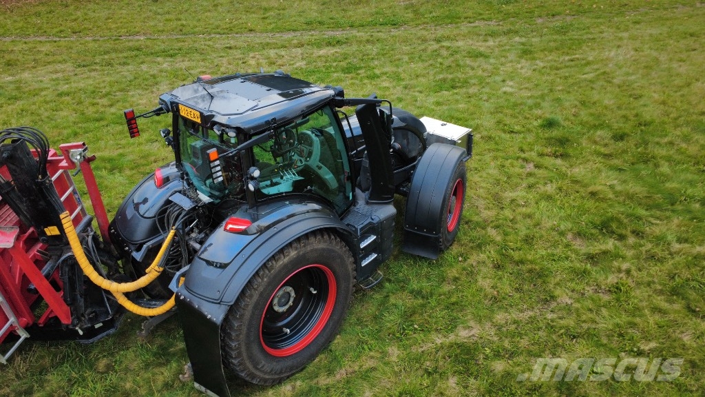 Valtra T 174 Traktori
