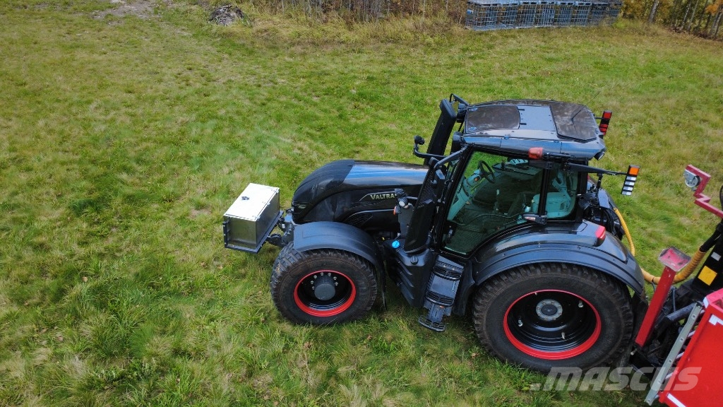 Valtra T 174 Traktori