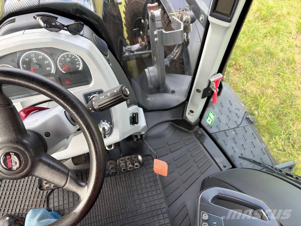 Valtra T 174 Traktori