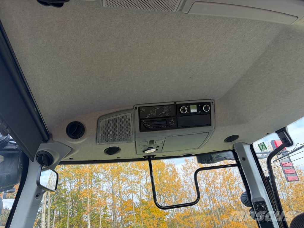 Valtra T 174 Traktori