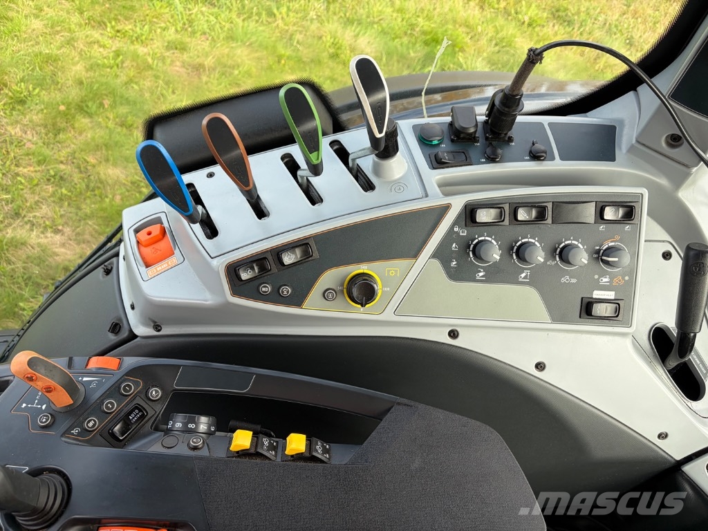 Valtra T 174 Traktori