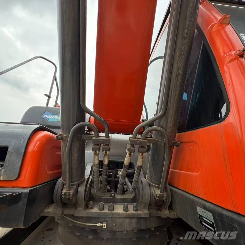 Doosan DX300LC-9C Crawler excavators