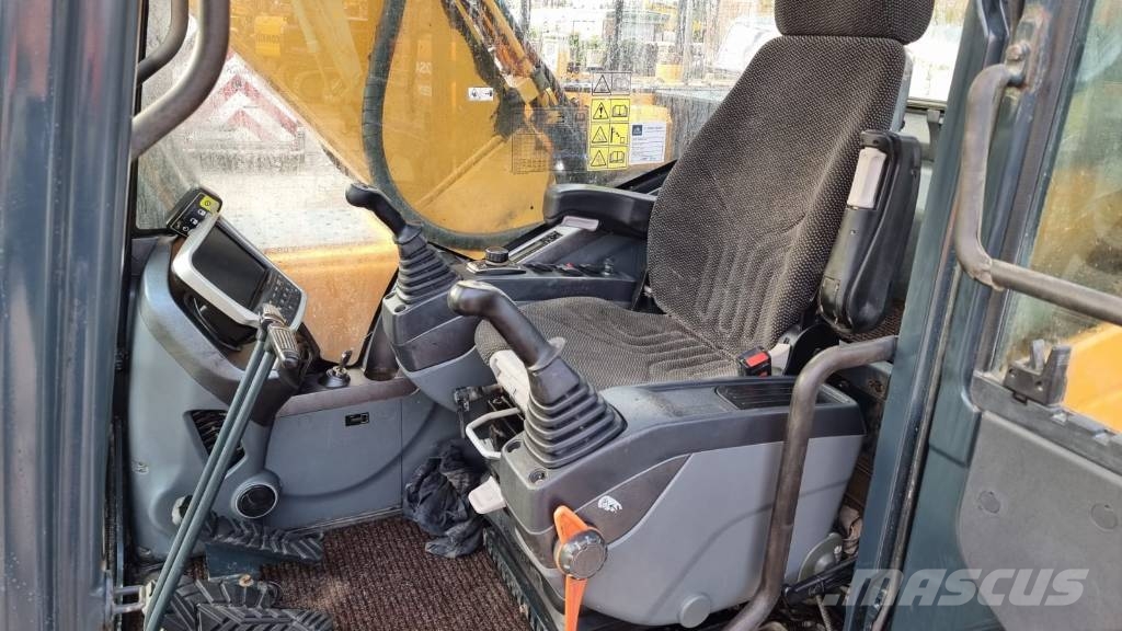 Hyundai HX 220 L Vikšriniai ekskavatoriai