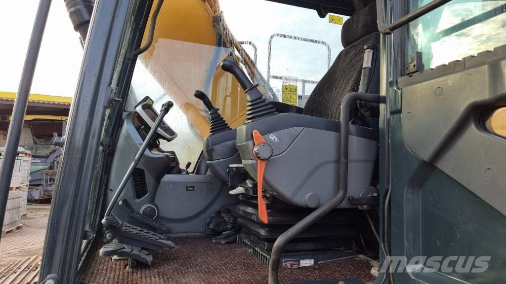 Hyundai HX 220 L Vikšriniai ekskavatoriai