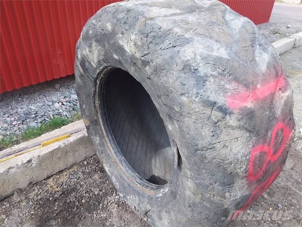 Trelleborg Twin 428 700/50x30,5 Used/Beg Гуми
