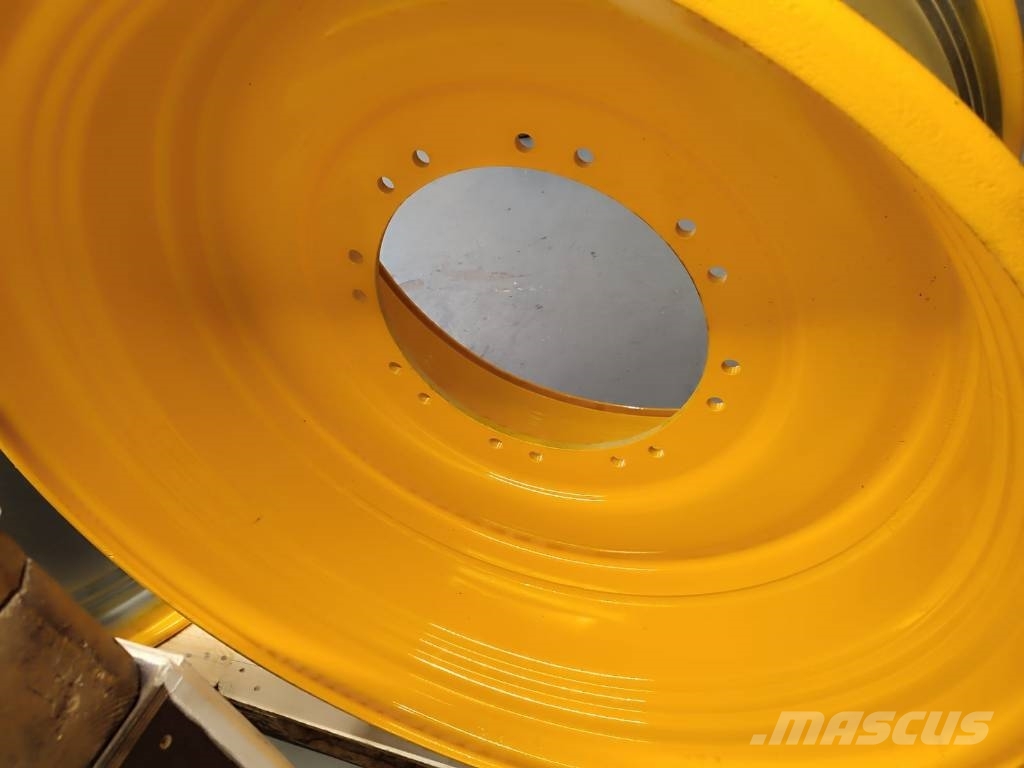JCB Fastrac 8330 rim 28x42 Reifen