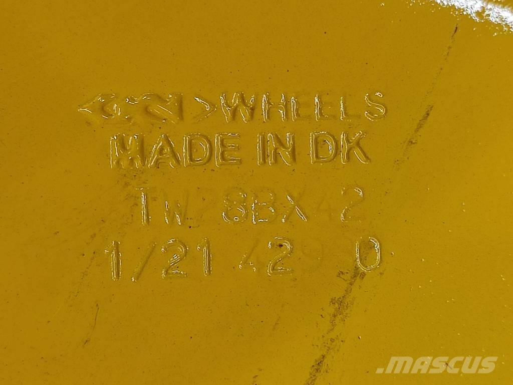 JCB Fastrac 8330 rim 28x42 Reifen