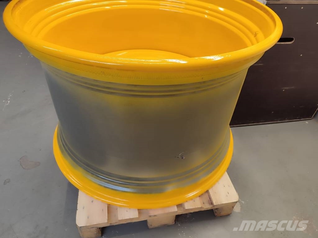 JCB Fastrac 8330 rim 28x42 Reifen