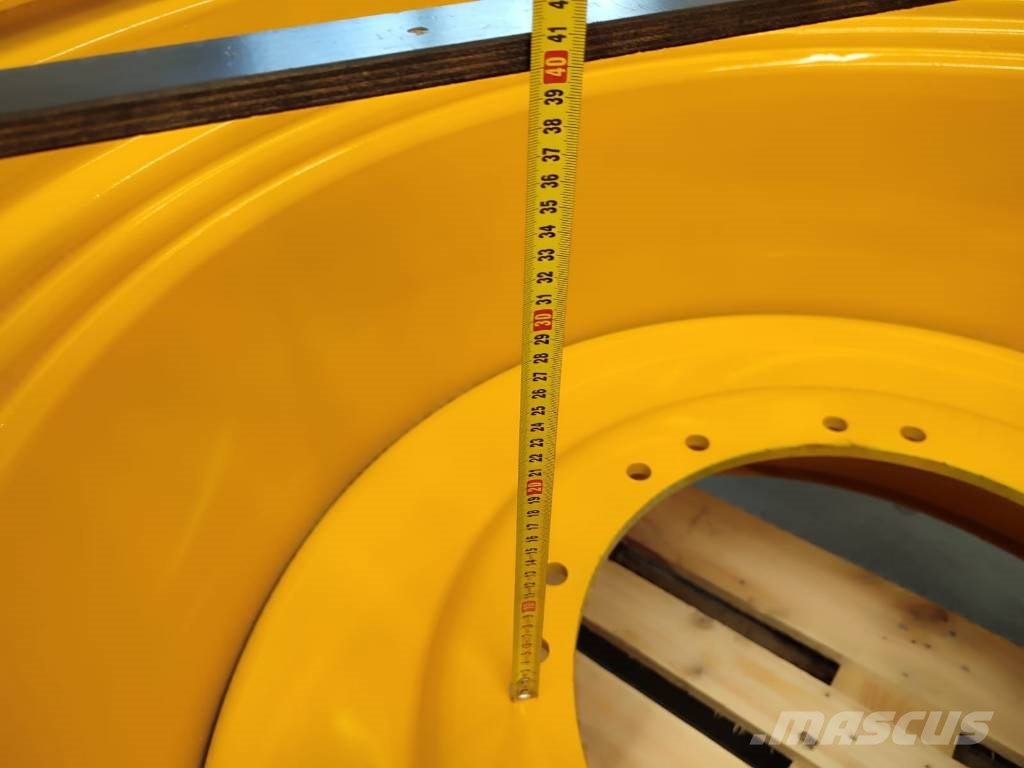 JCB Fastrac 8330 rim 28x42 Reifen