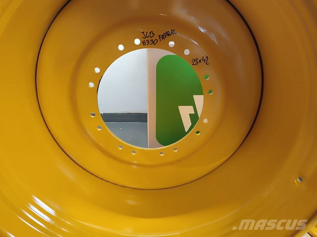 JCB Fastrac 8330 rim 28x42 Reifen