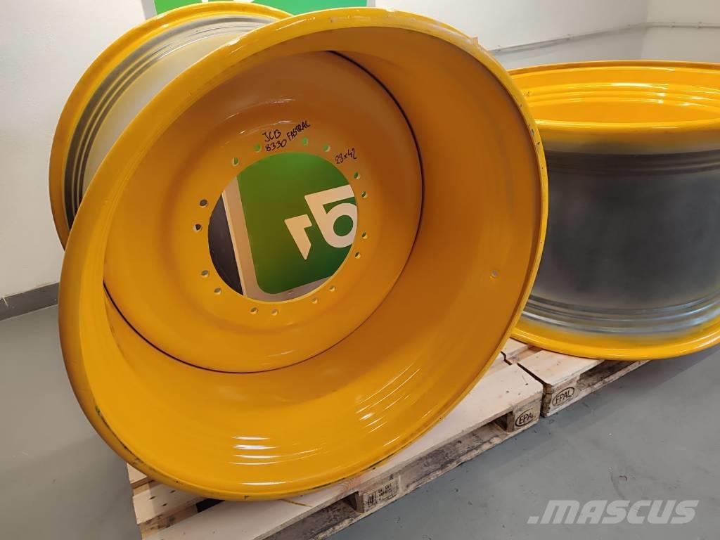 JCB Fastrac 8330 rim 28x42 Reifen
