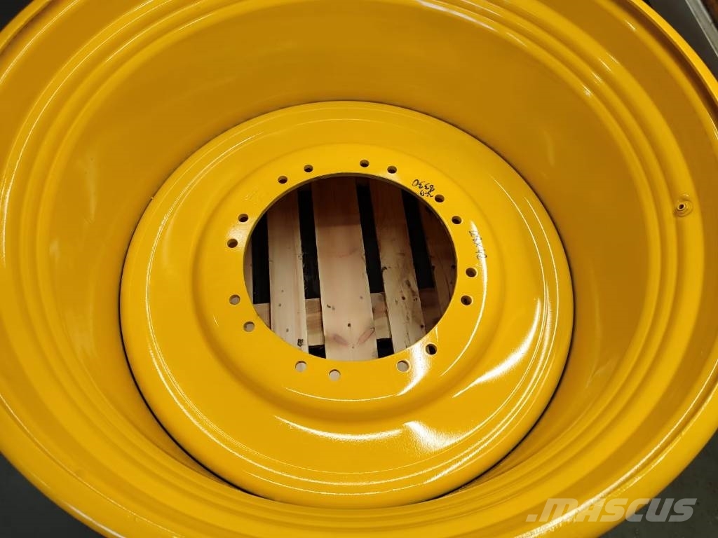 JCB Fastrac 8330 rim 28x42 Reifen