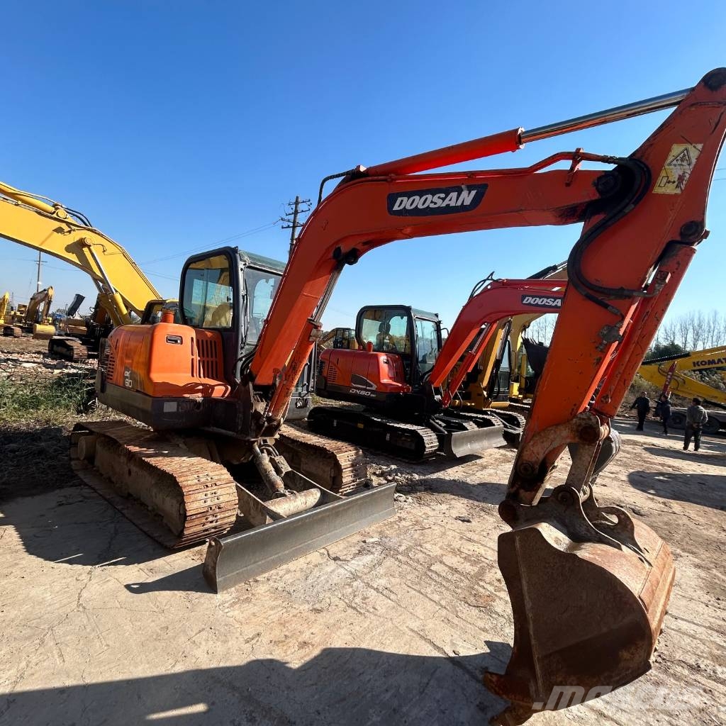 Doosan DX 60 حفارات زحافة