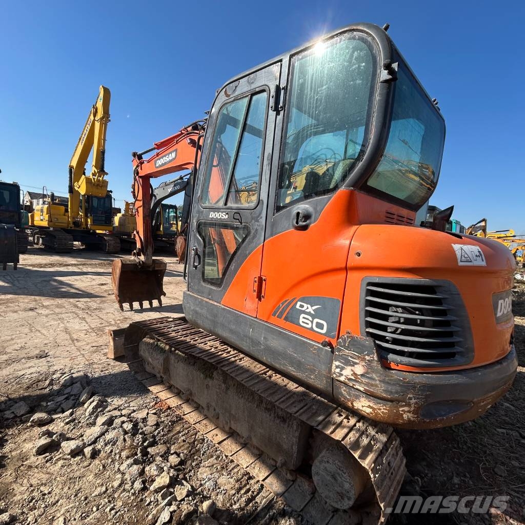 Doosan DX 60 حفارات زحافة