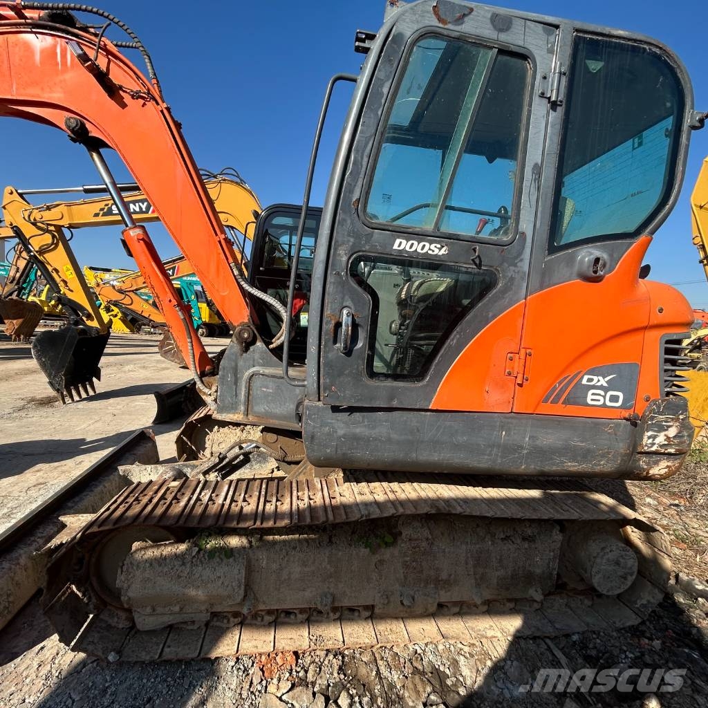 Doosan DX 60 حفارات زحافة