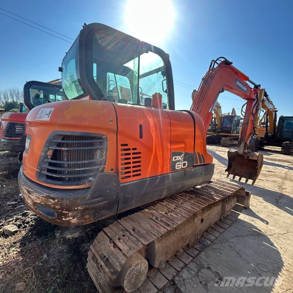 Doosan DX 60 حفارات زحافة