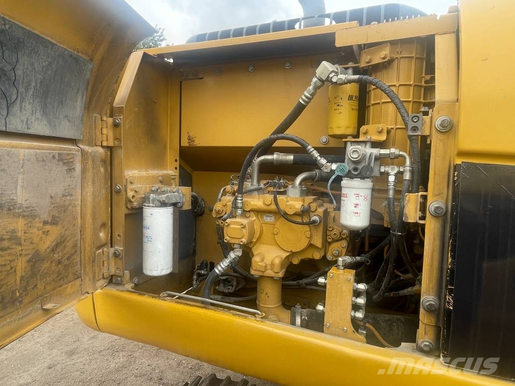 CAT 320 D Rupsgraafmachines