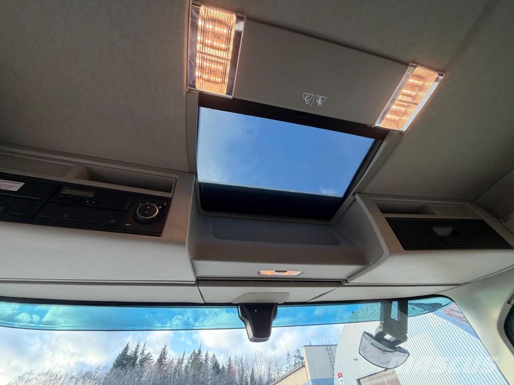 Volvo FH540 8X4 EURO6 + RETARDER + STEEL/AIR + LIFTING A شاحنات قلابة